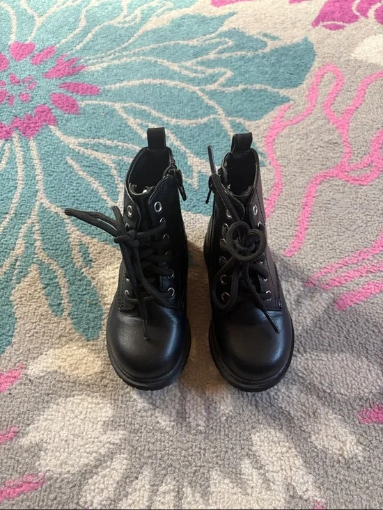 Wonder Nation Black Toddler Combat Boots - Picture 2 of 7